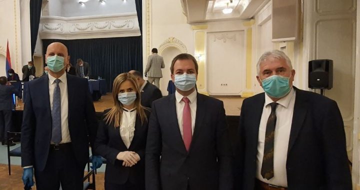 Посланици СПС помажу Фонд солидарности РС