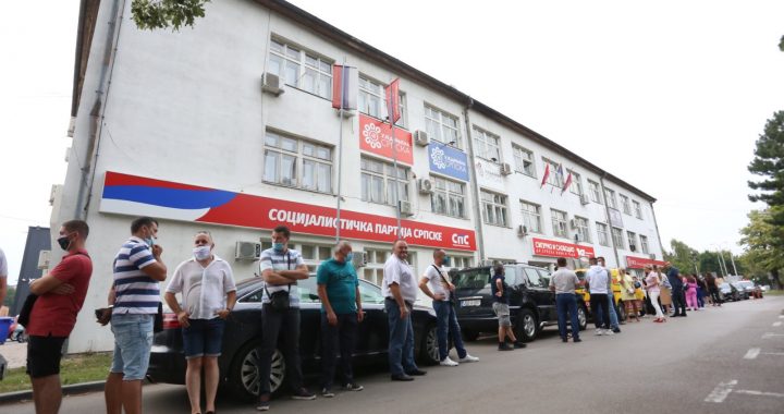 СПС Бањалука: Подјела чланских картица