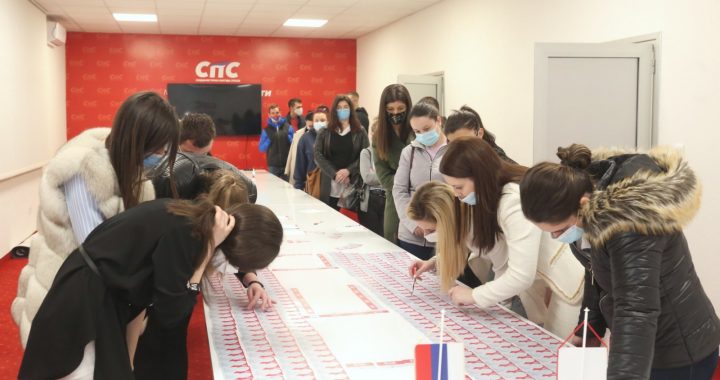 Млади СПС Бањалука: Уручили 100 чланских картица